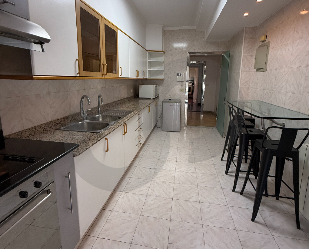 Prime location/High floor/Beirut/Achrafieh-/Sodeco — الصورة 3
