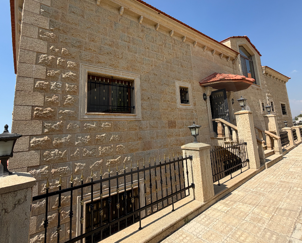 Luxury Villa for Sale/Ultra Prime Location/Fully Furnished/Aley/Sawfar — الصورة 3
