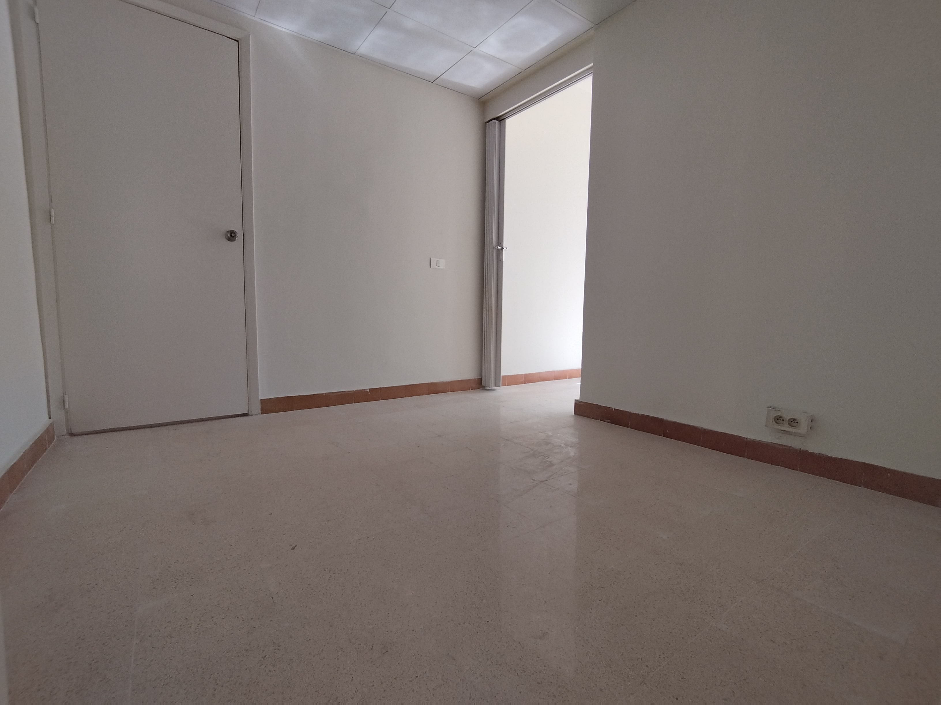 135sqm Office for rent in Mar Mkhayil! ! — الصورة 3