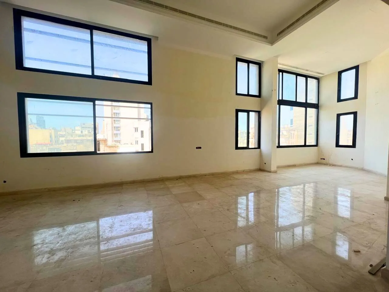 Duplex for Sale in Sagesse, Beirut, Lebanon — الصورة 2