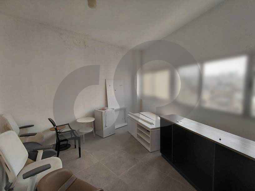 Office for Rent/Bourj Hammoud/Prime Location — الصورة 3