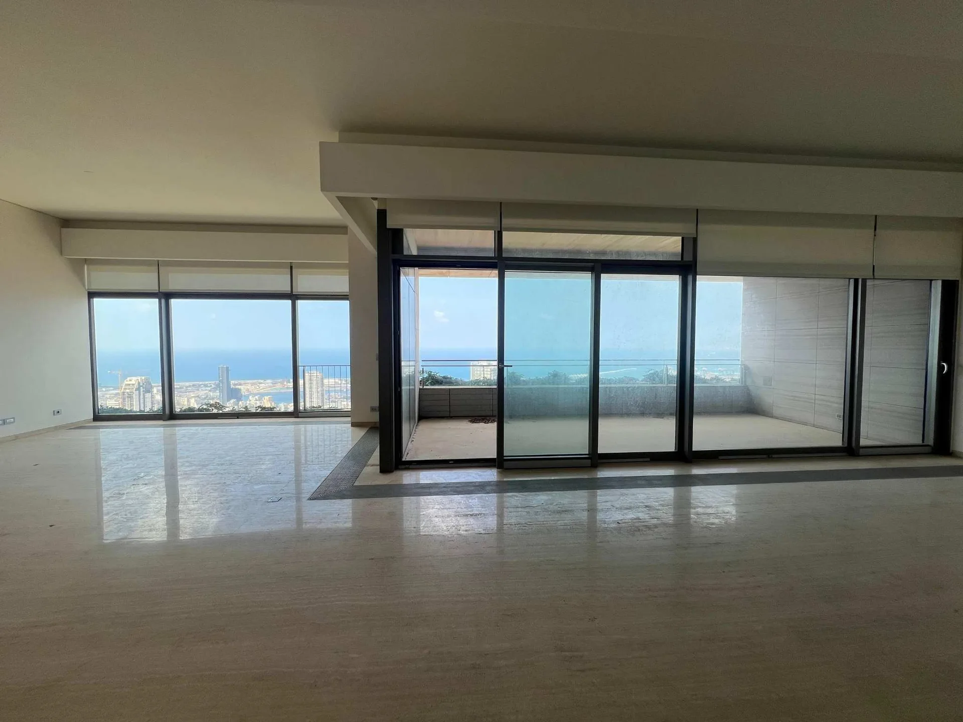 Apartment for Sale in Caree d'or, Achrafieh, Beirut, Lebanon — الصورة 5