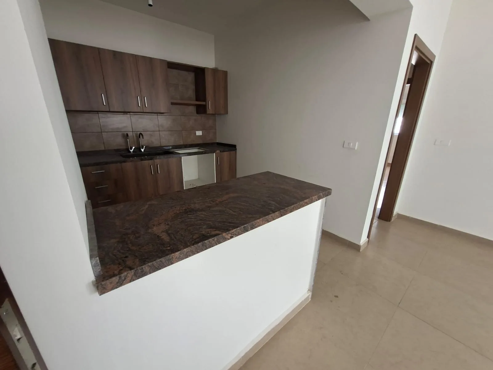 Apartment for Sale in Nahr Ibrahim — الصورة 4