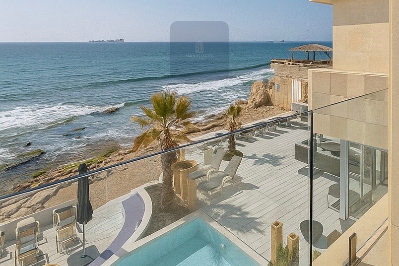 Luxurious Five Bedroom Beachfront Villa for Sale in Batroun Kfarabeda — الصورة 18