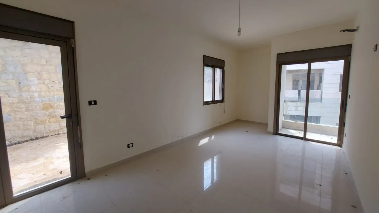 Apartment for Sale in Halat, Lebanon — الصورة 3