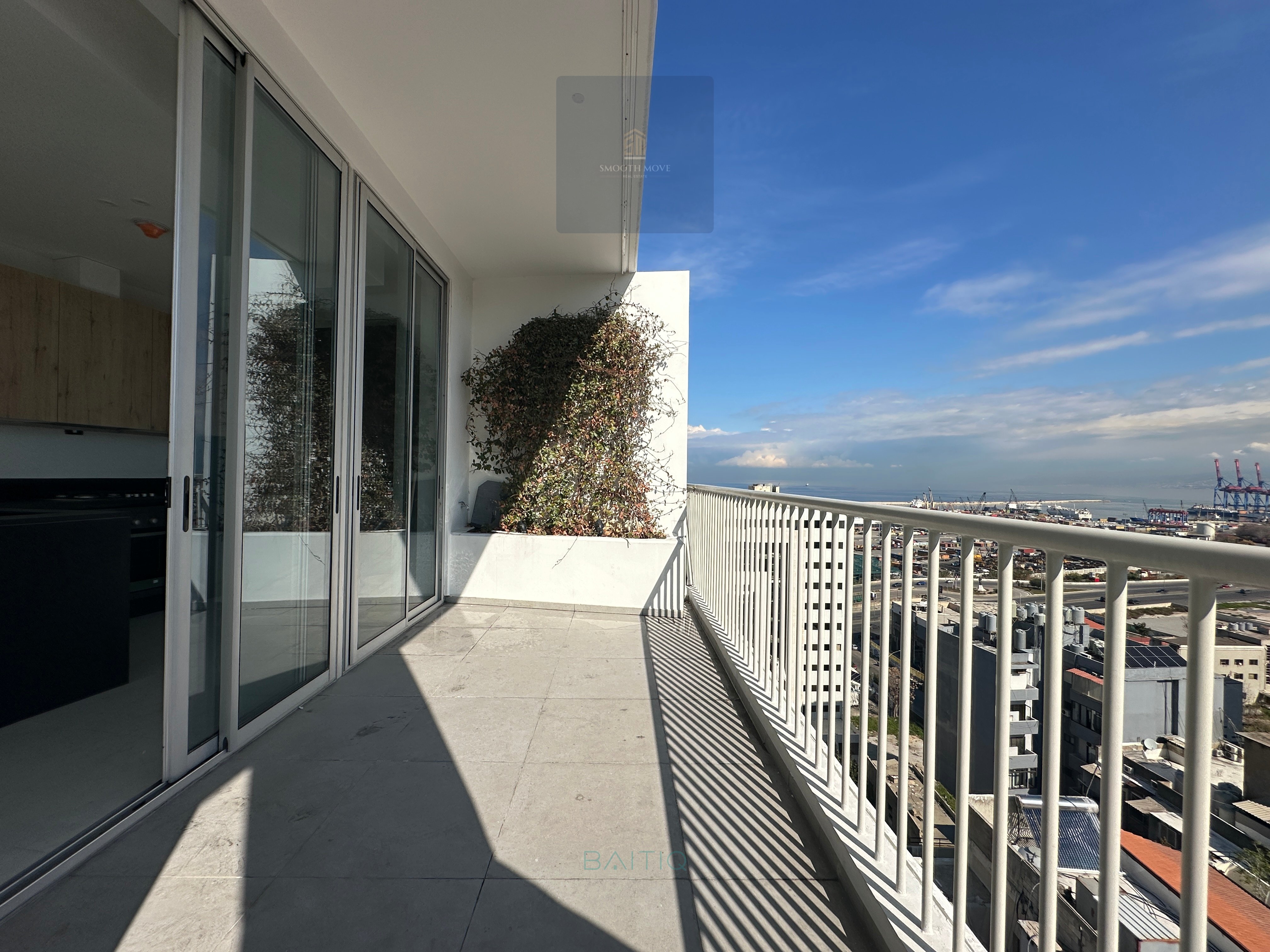 Loft With Terrace and Breathtaking Views For Sale in Gemayzeh — الصورة 7