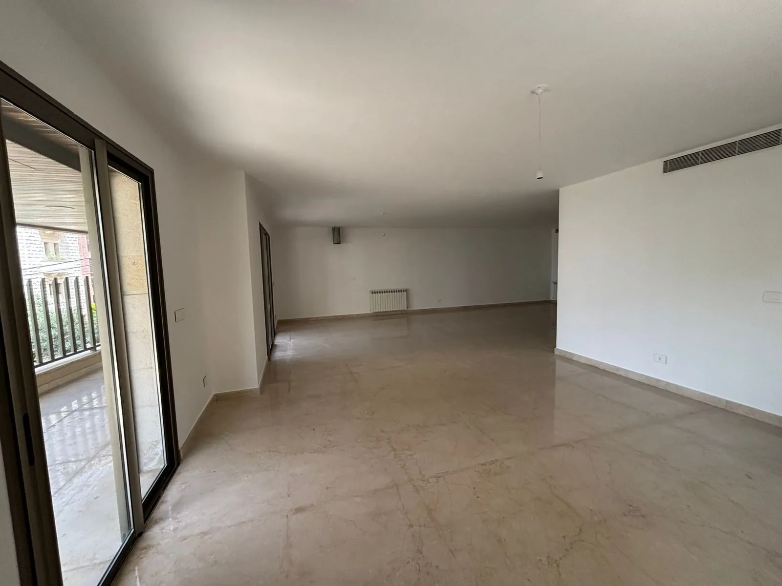 Apartment for Sale in Cornet Chahwan — الصورة 8