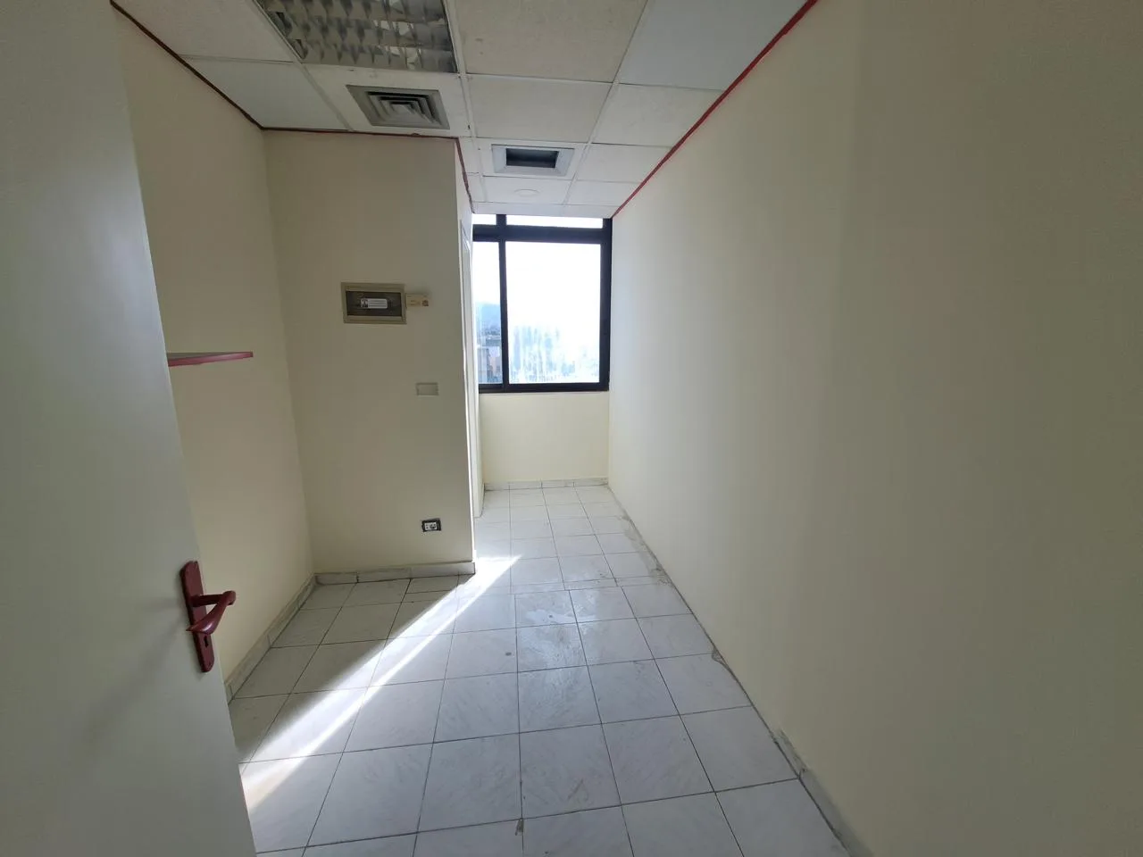 Office for rent in Daoura — الصورة 6