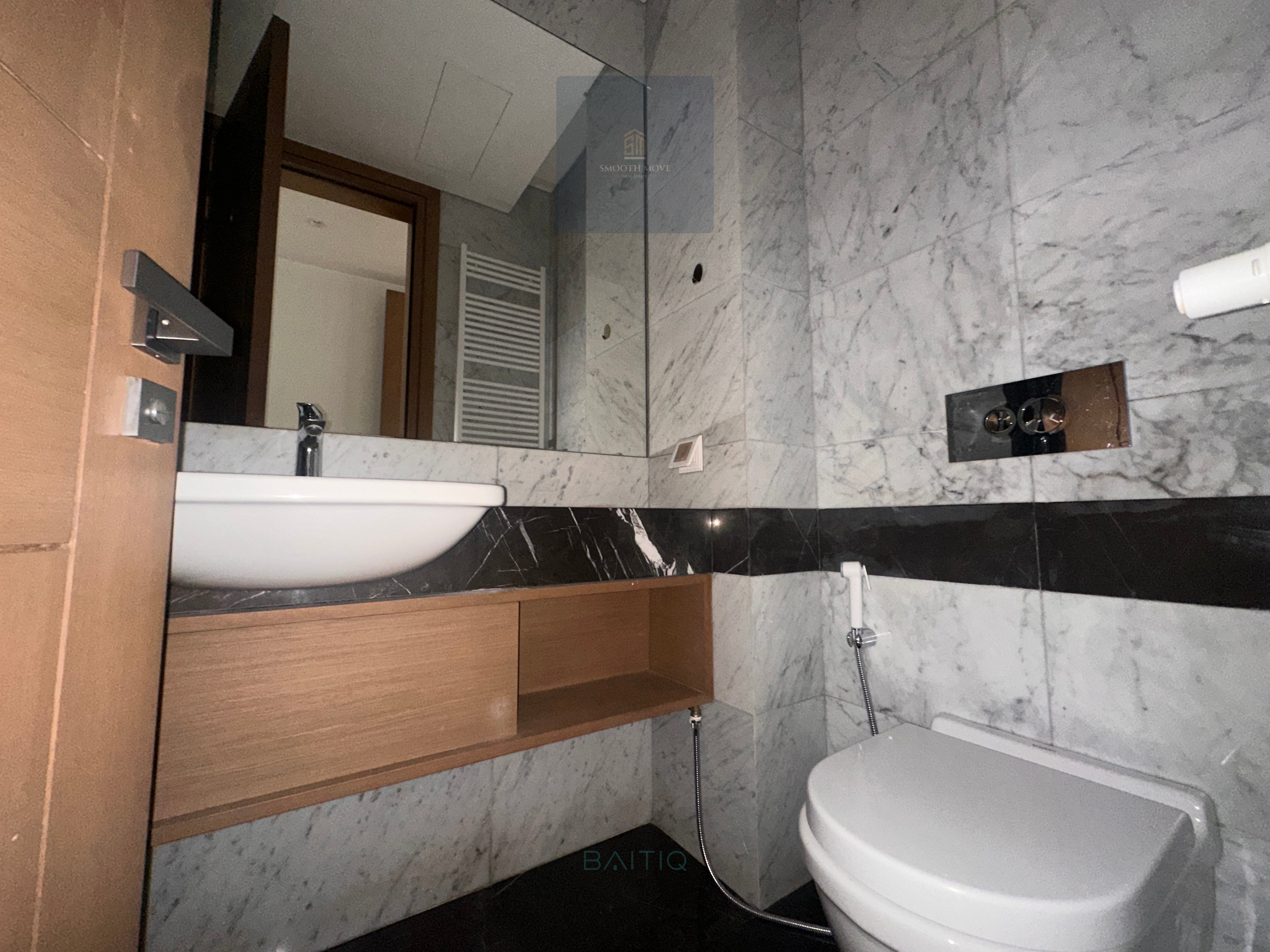Spacious Apartment with Gym and Pool for Rent in Saifi, Beirut — الصورة 2