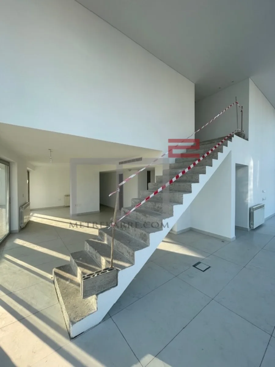 Penthouse for Sale in Mar Mikhael — الصورة 2