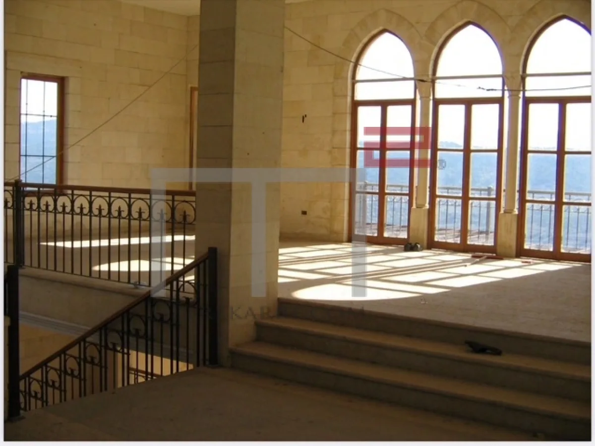 Villa for Sale in Broumana — الصورة 3