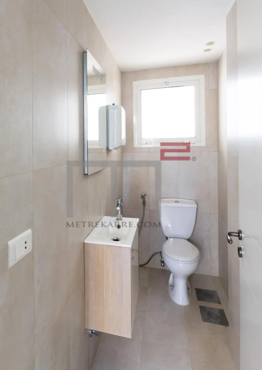 Office for Rent in Hamra — الصورة 5