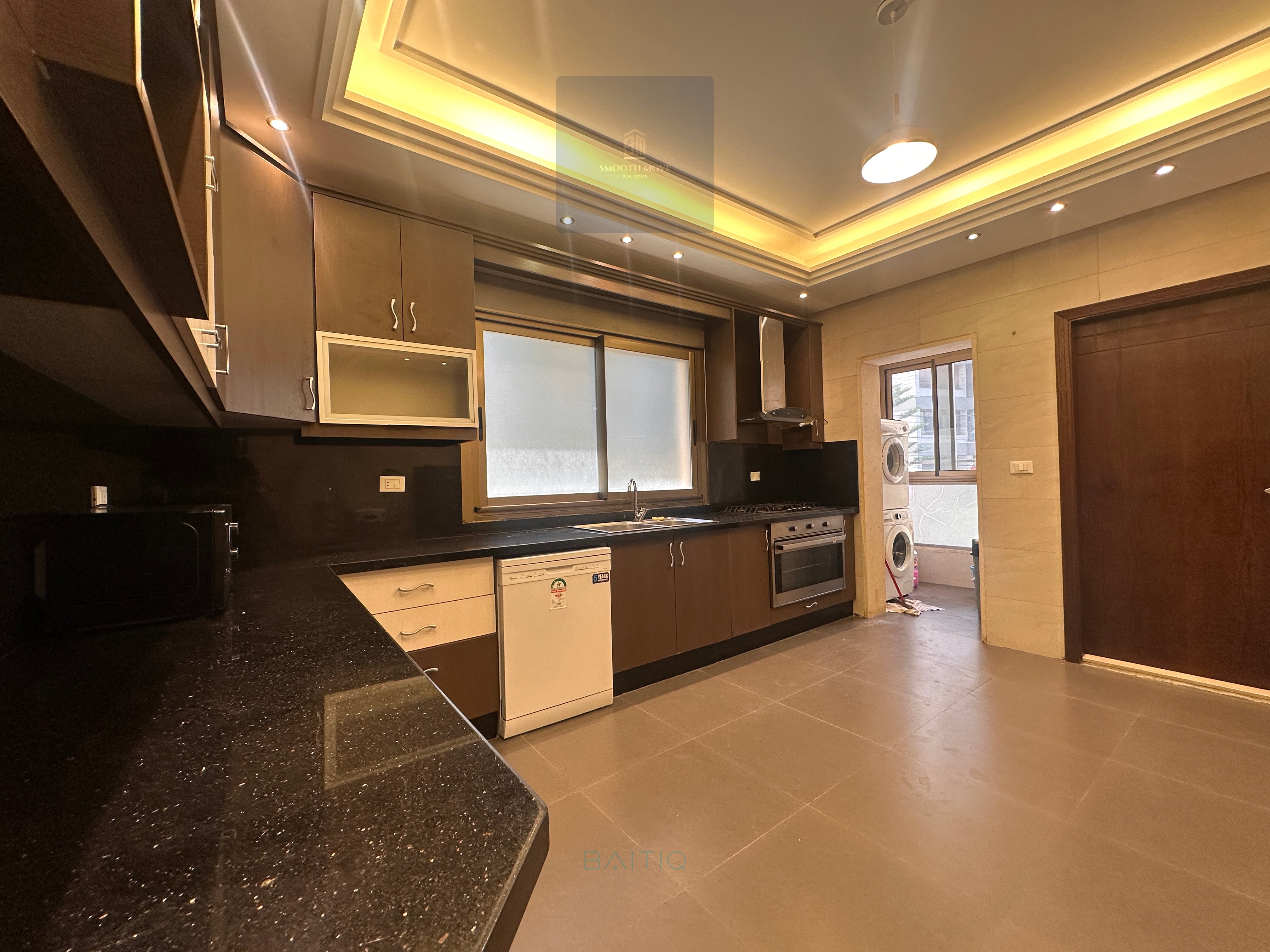 Spacious Seaview Apartment for Rent in Manara, Beirut — الصورة 6