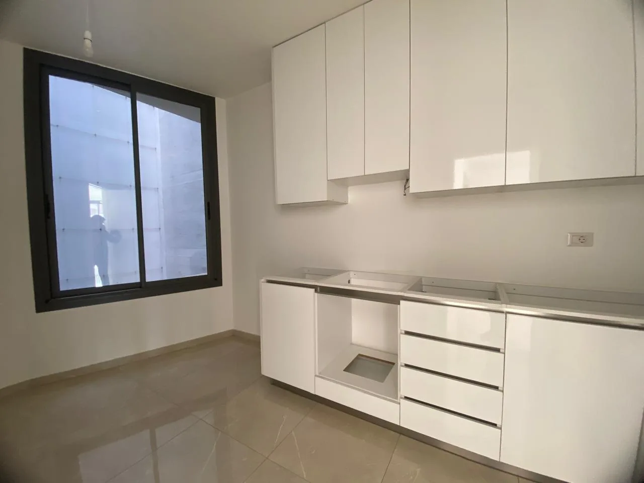 Apartment for Sale in Hamra — الصورة 4