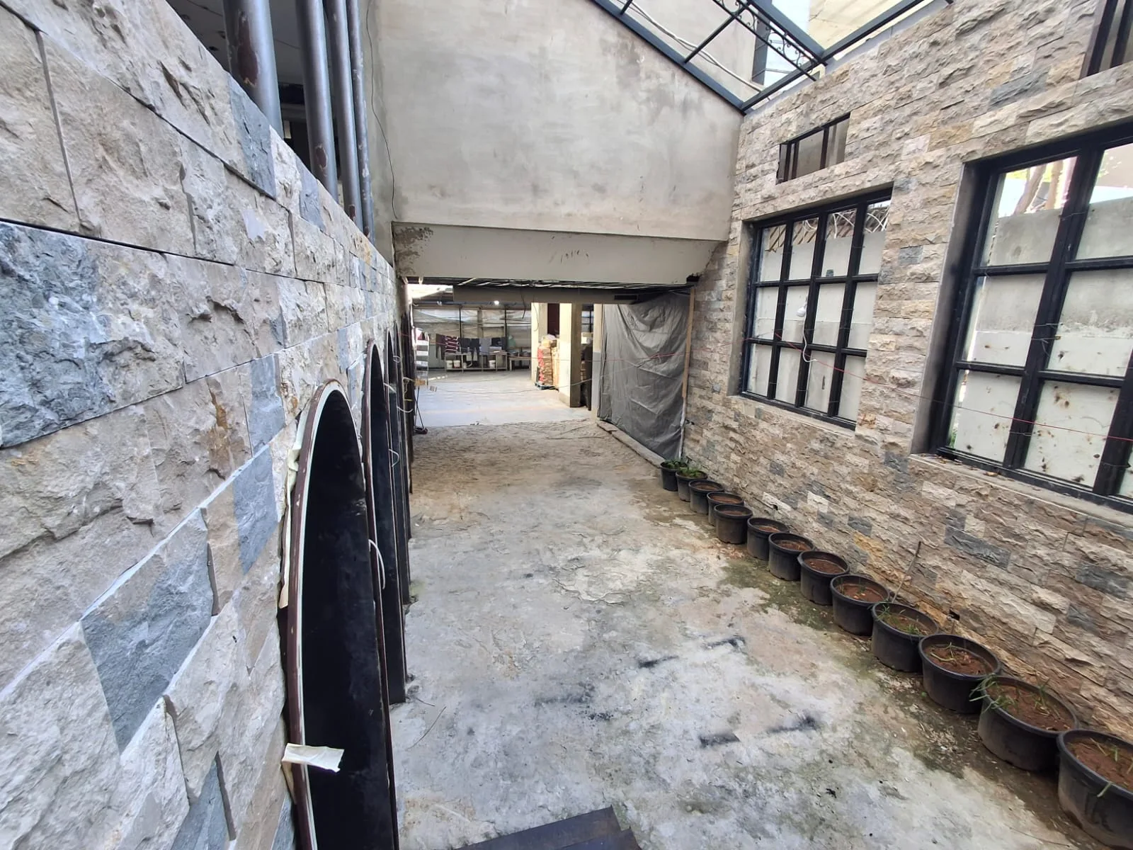 Restaurant for rent in Sodeco — الصورة 4