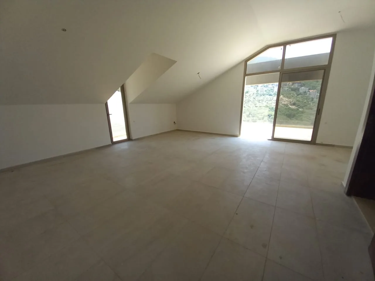Duplex for Sale in Kfar Hbab, Lebanon — الصورة 3