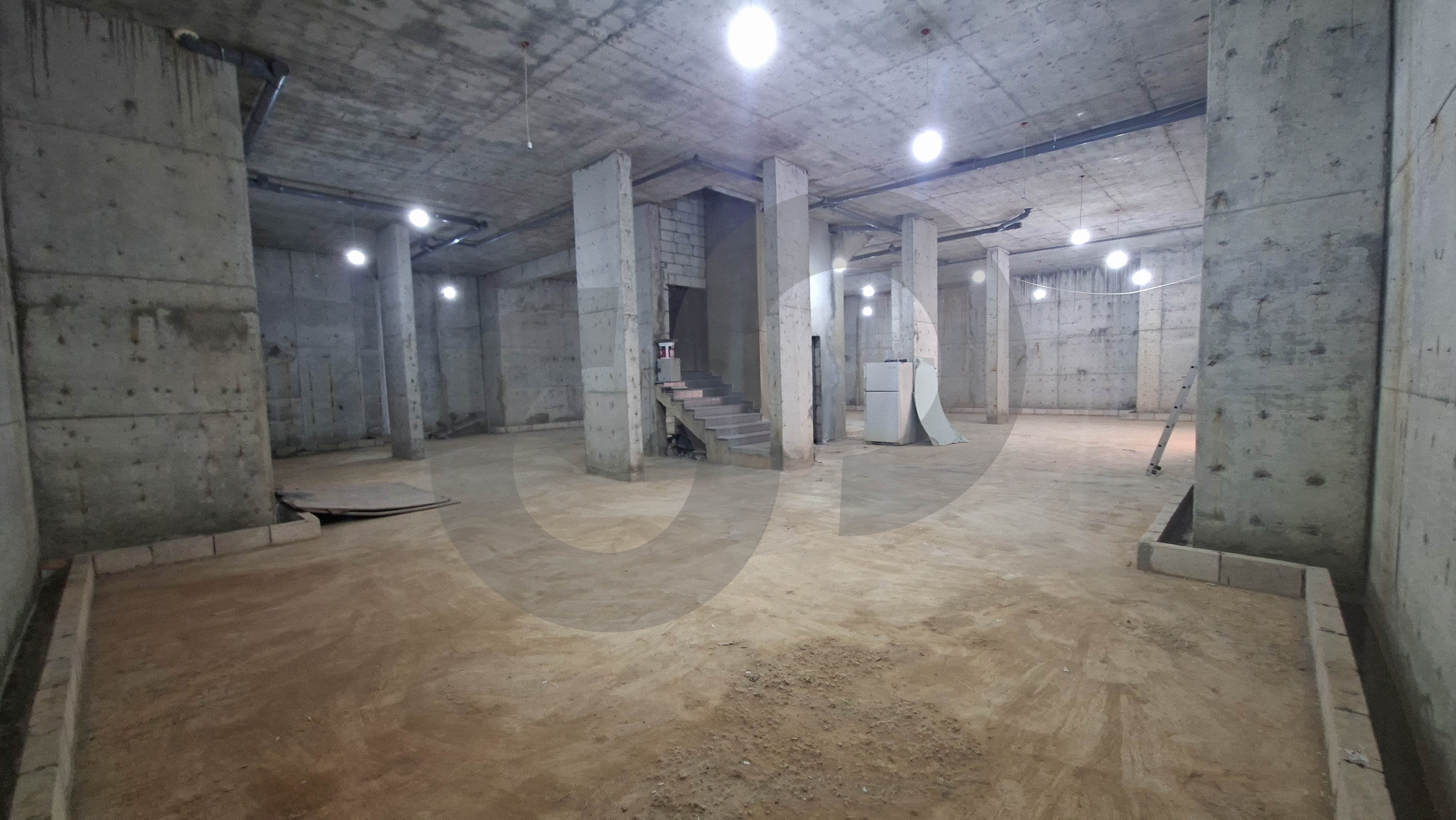 Spacious warehouse available for rent in a prime location in Chouit — الصورة 2