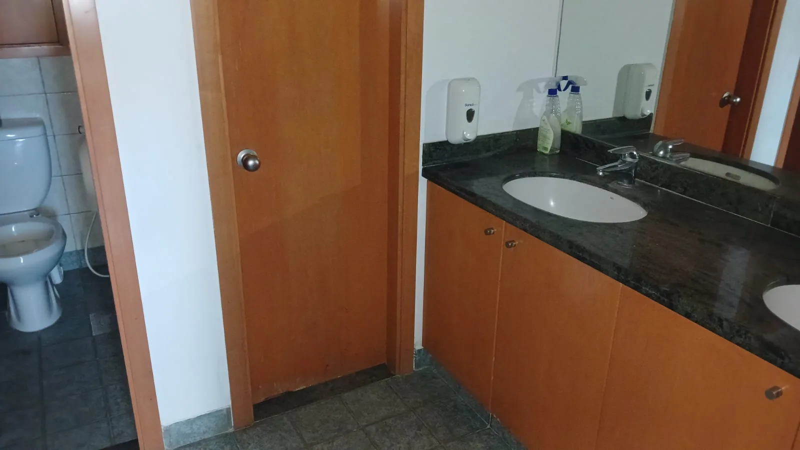 Office for rent in Dbayeh — الصورة 2