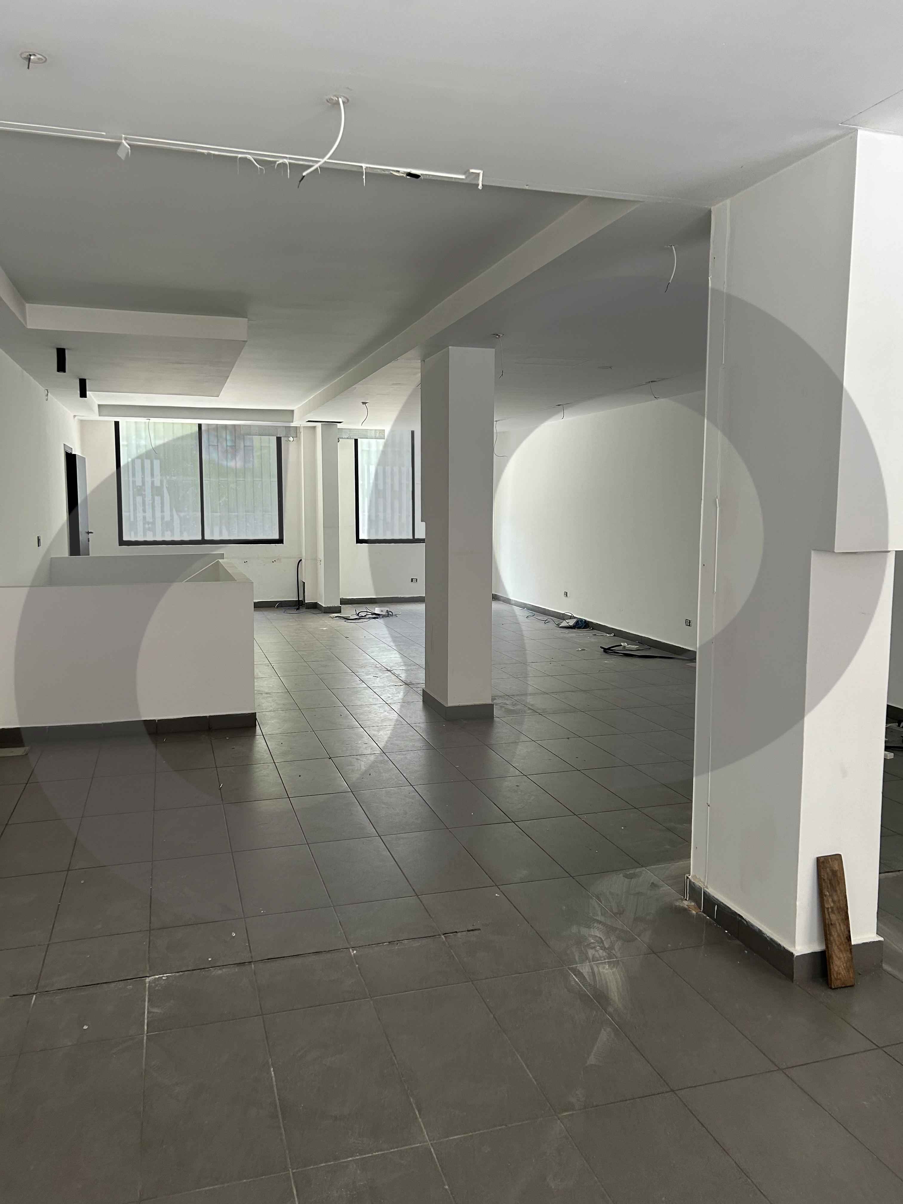 Duplex commercial shop/Ain El Remmaneh,Beirut — الصورة 2