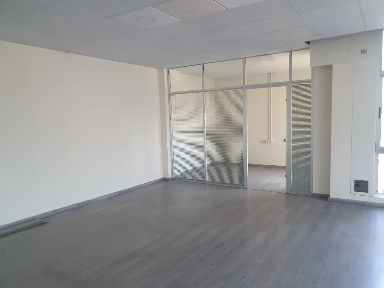 Office for rent in Hamra, Beirut, Lebanon — الصورة 2