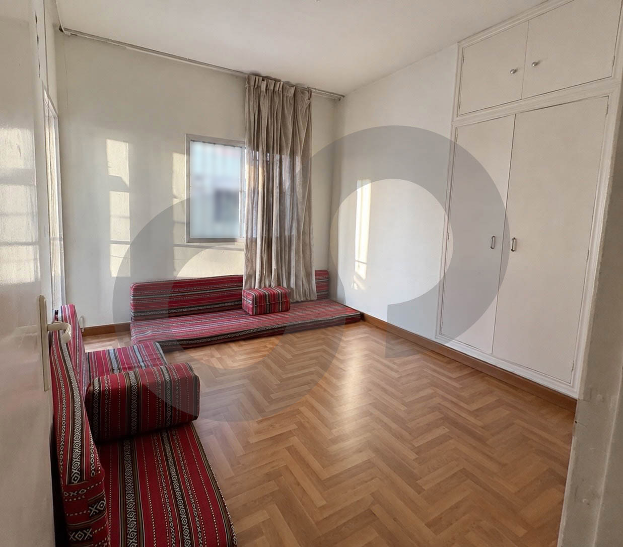 Spacious and well-divided, this 160 SQM Apartment in Haret Sakher — الصورة 2