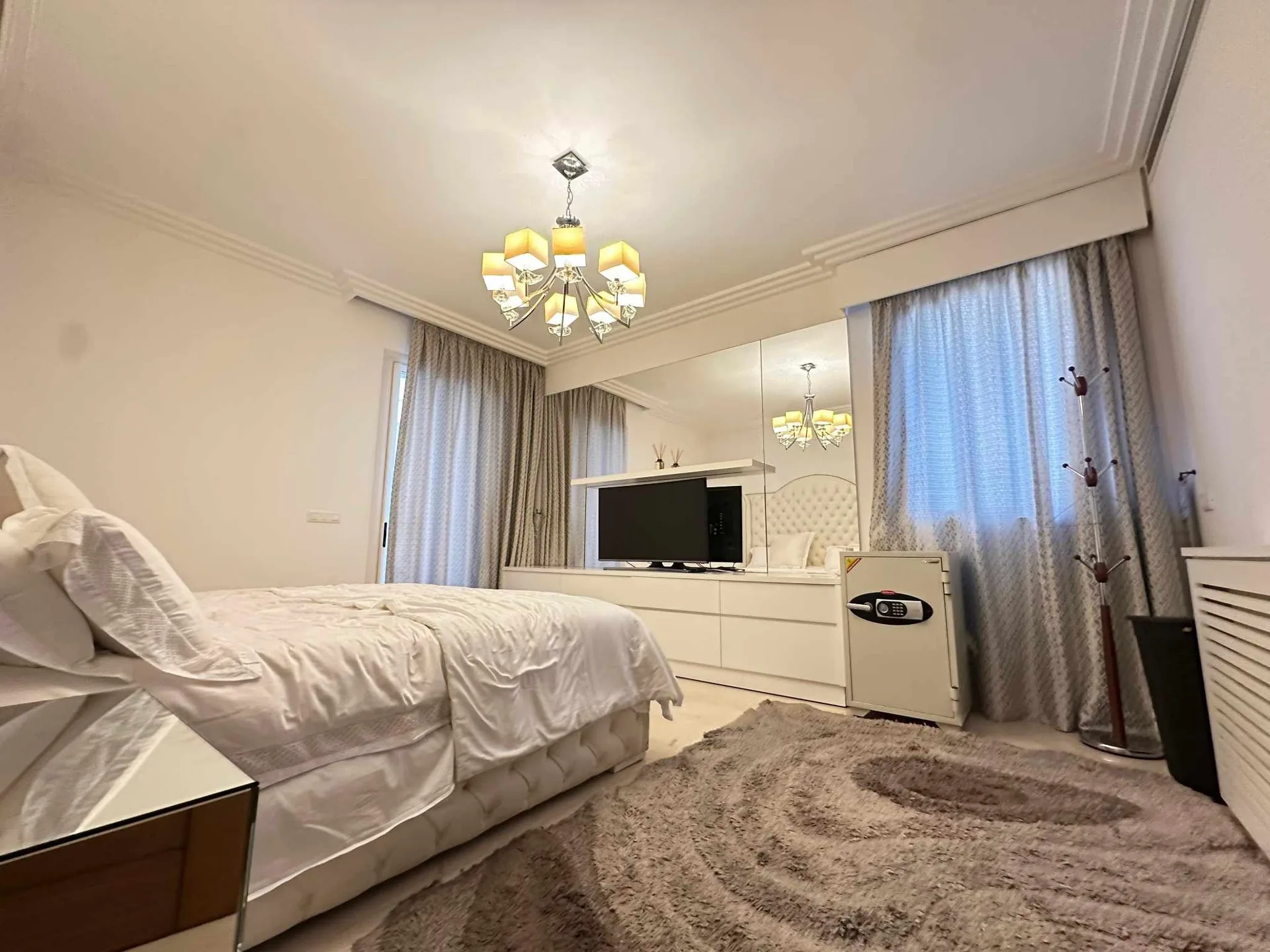 Apartment for Sale in Ain Al Mraiseh, Beirut, Lebanon — الصورة 9