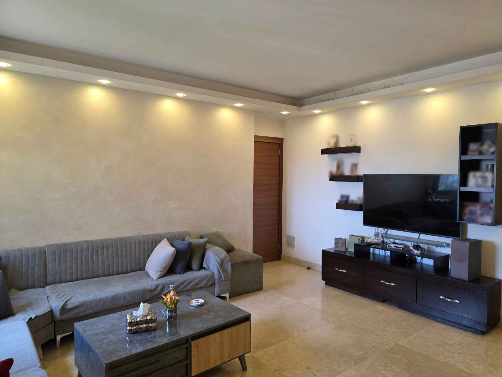 Two Separate Apartments with a Terrace/well-maintained building/Hazmieh ,BAABDA — الصورة 3