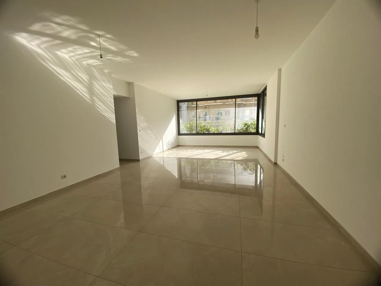 Apartment for Sale in Hamra — الصورة 3