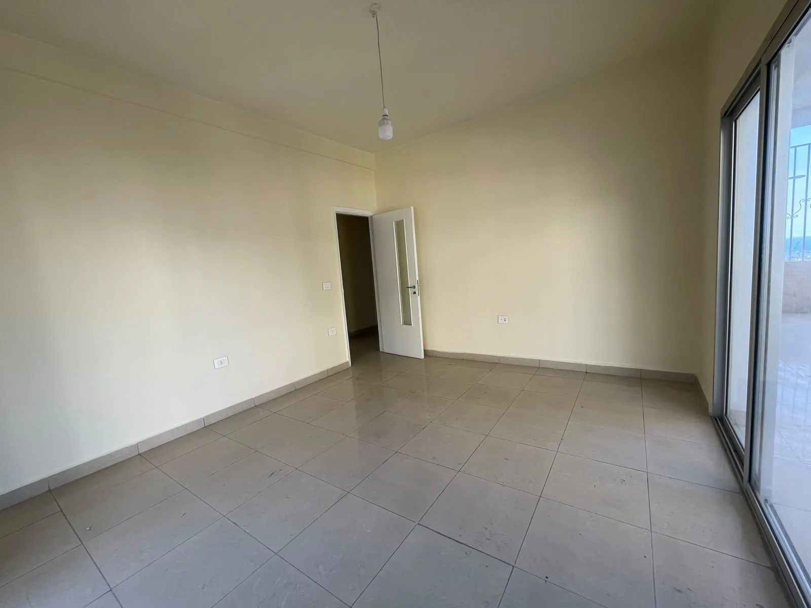 Apartment for Rent in Mar Mikhael — الصورة 2
