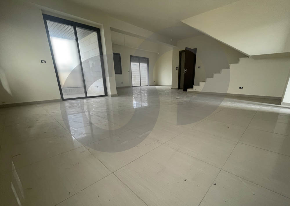 UNIQUE DUPLEX LOCATED IN DBAYEH — الصورة 3