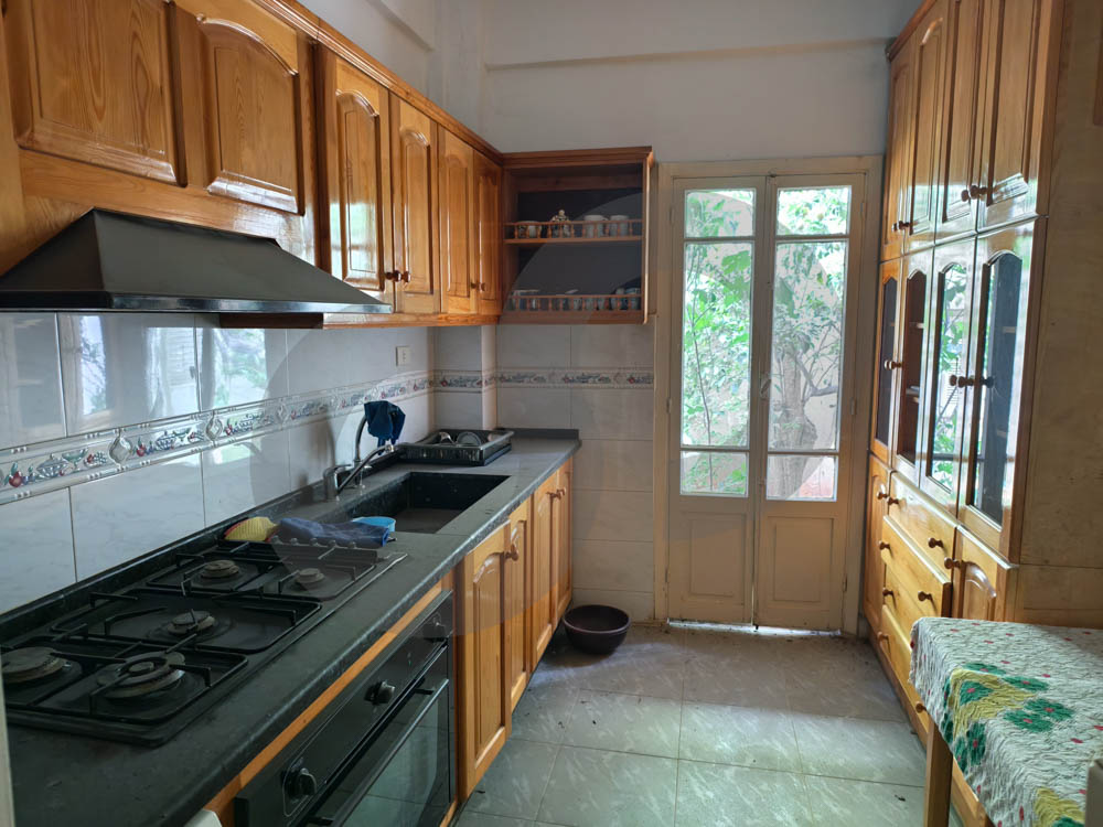 Calm neighborhood in the heart of Zgharta — الصورة 3