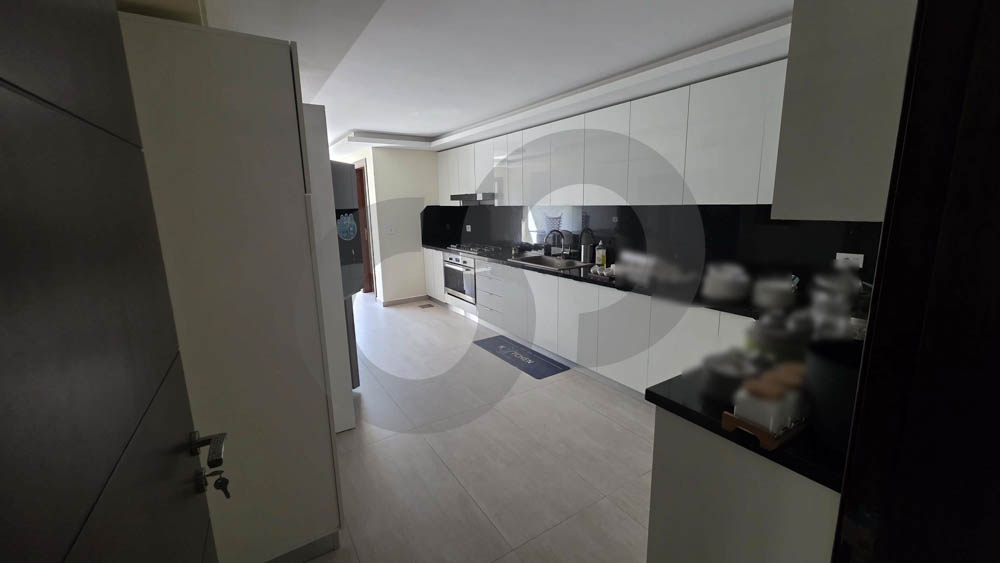 Calm area, surrounded by nature, panoramic view, high end, fully furnished — الصورة 3