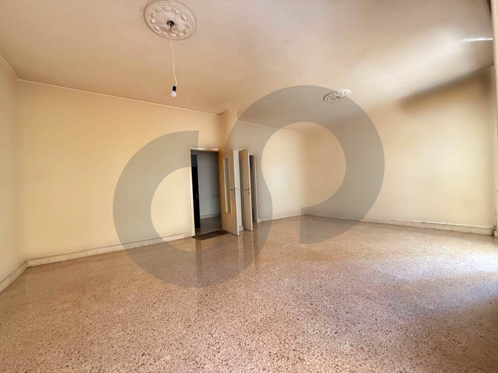 Apartment for Sale in Achrafieh Sioufi | Prime Location & Easy Access — الصورة 3