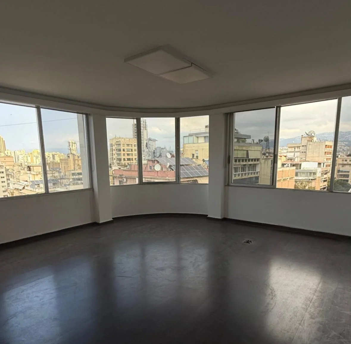 Office for rent in Badaro — الصورة 1