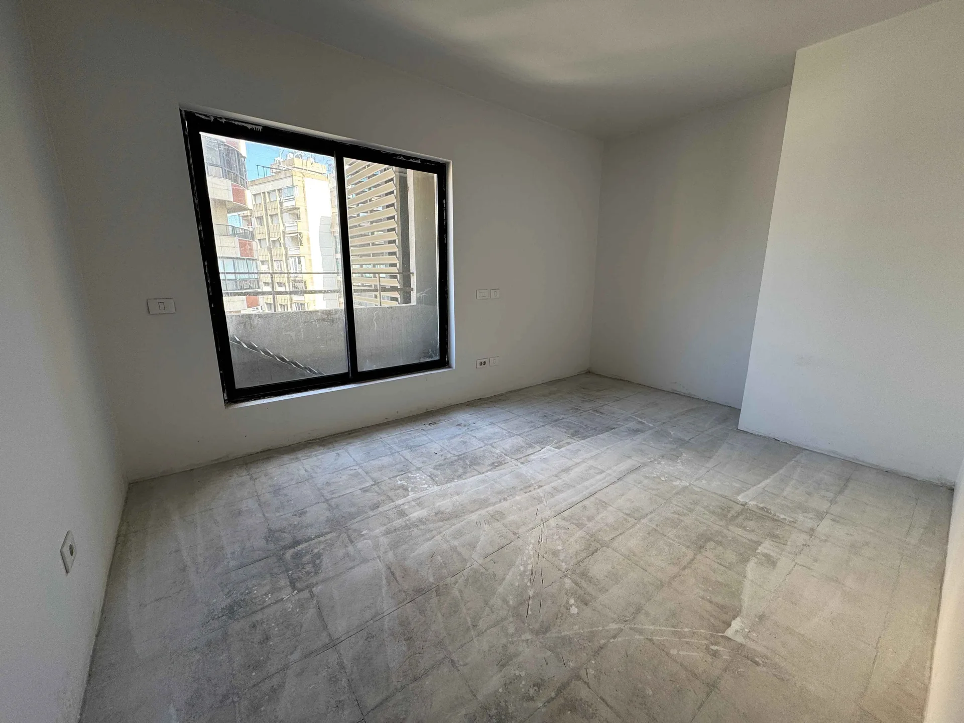 Apartment for Sale in Corniche el Mazraa, Beirut — الصورة 3