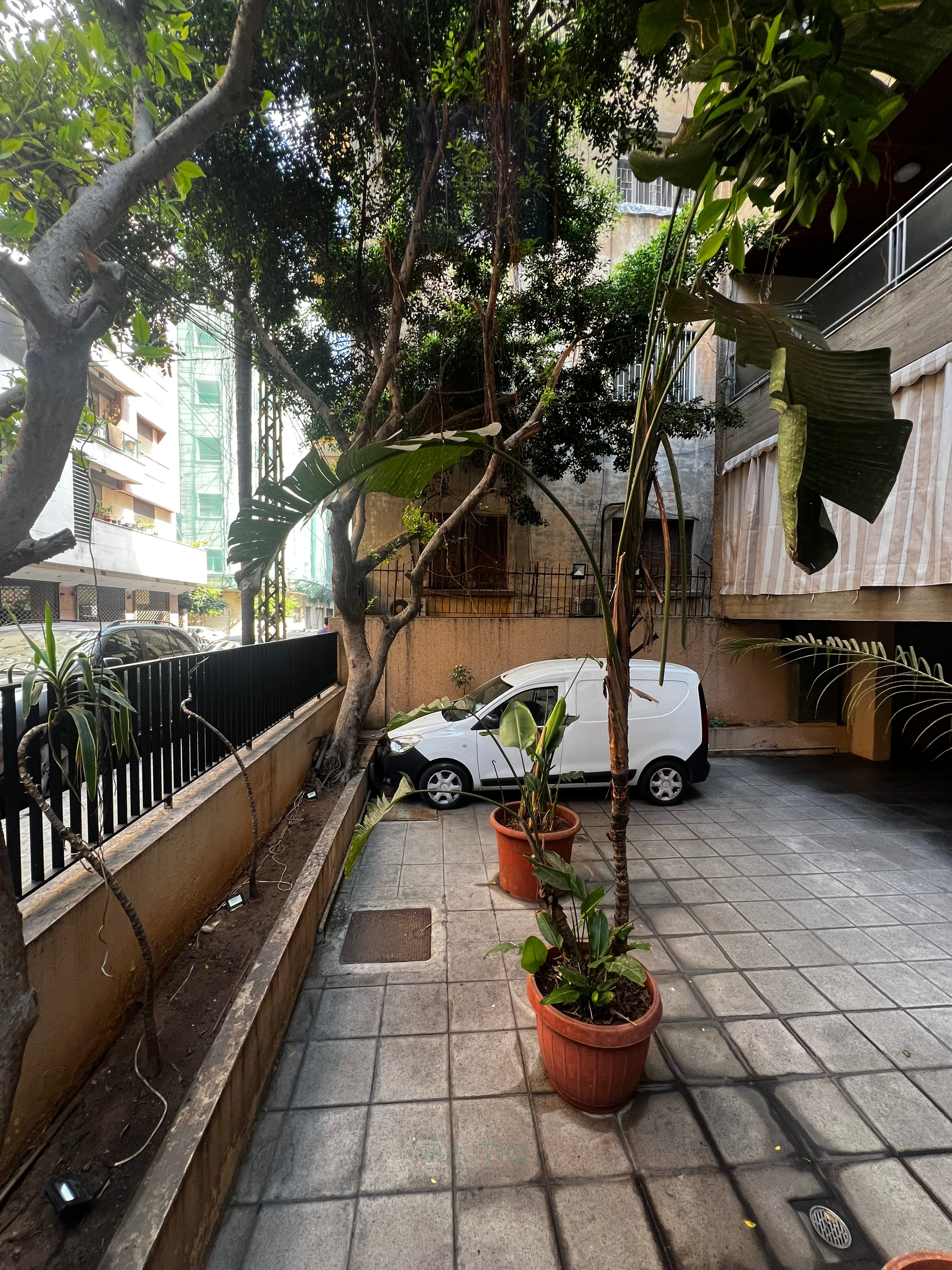 Spacious and Catchy Price Apartment for sale in Sanayeh Beirut — الصورة 14