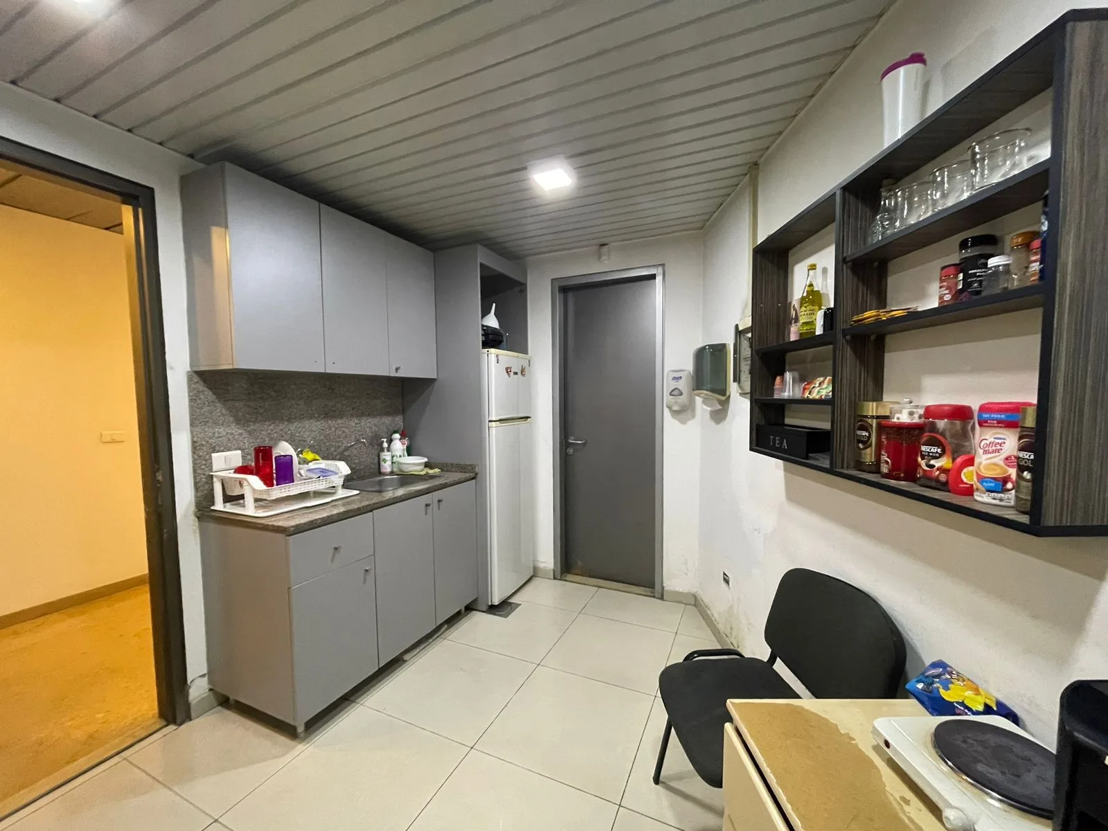 Shop for rent in Mansourieh — الصورة 2