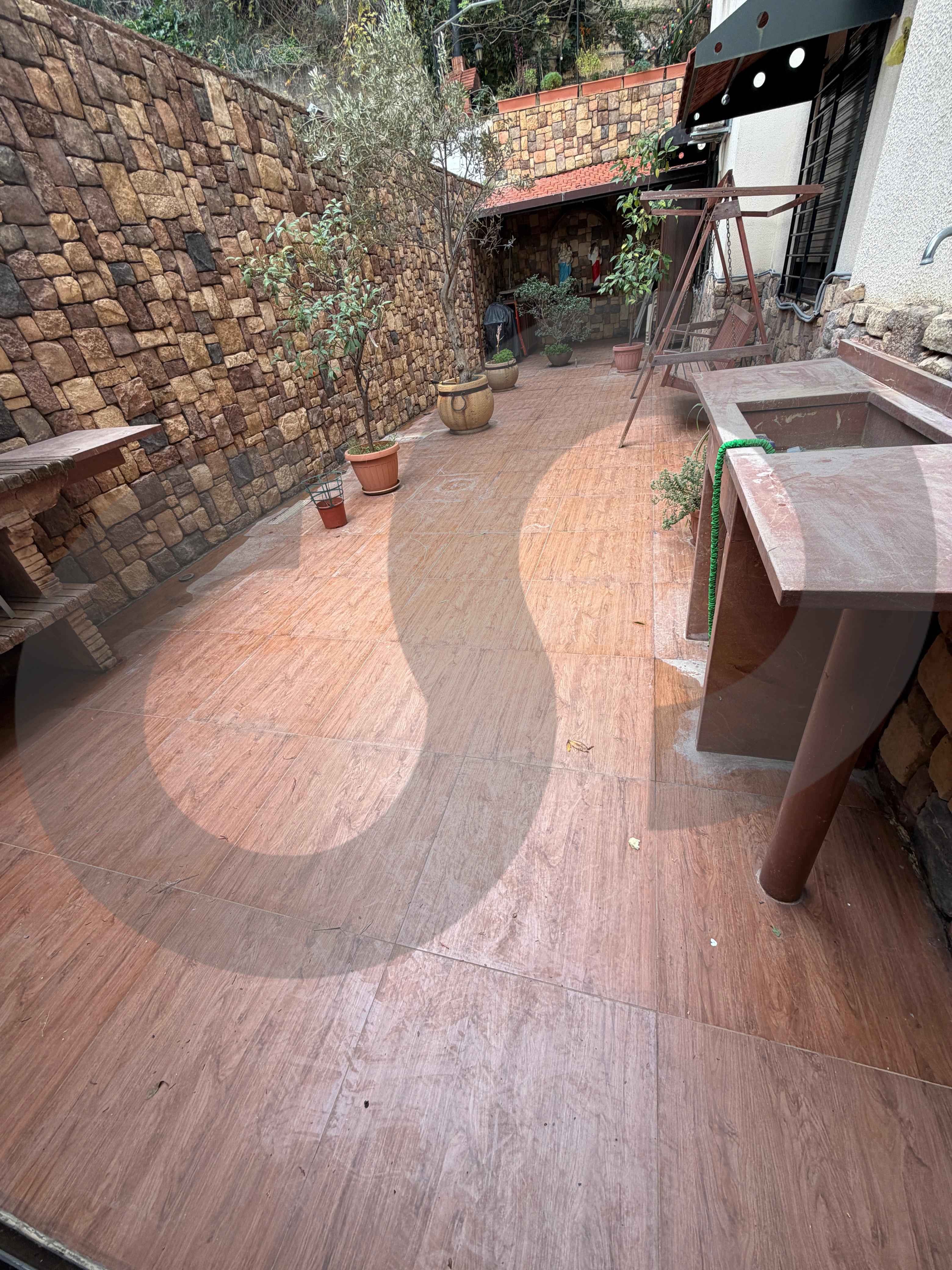 TERRACE 60 SQM/STORAGE ROOM/COVERED PARKING/Awkar — الصورة 2
