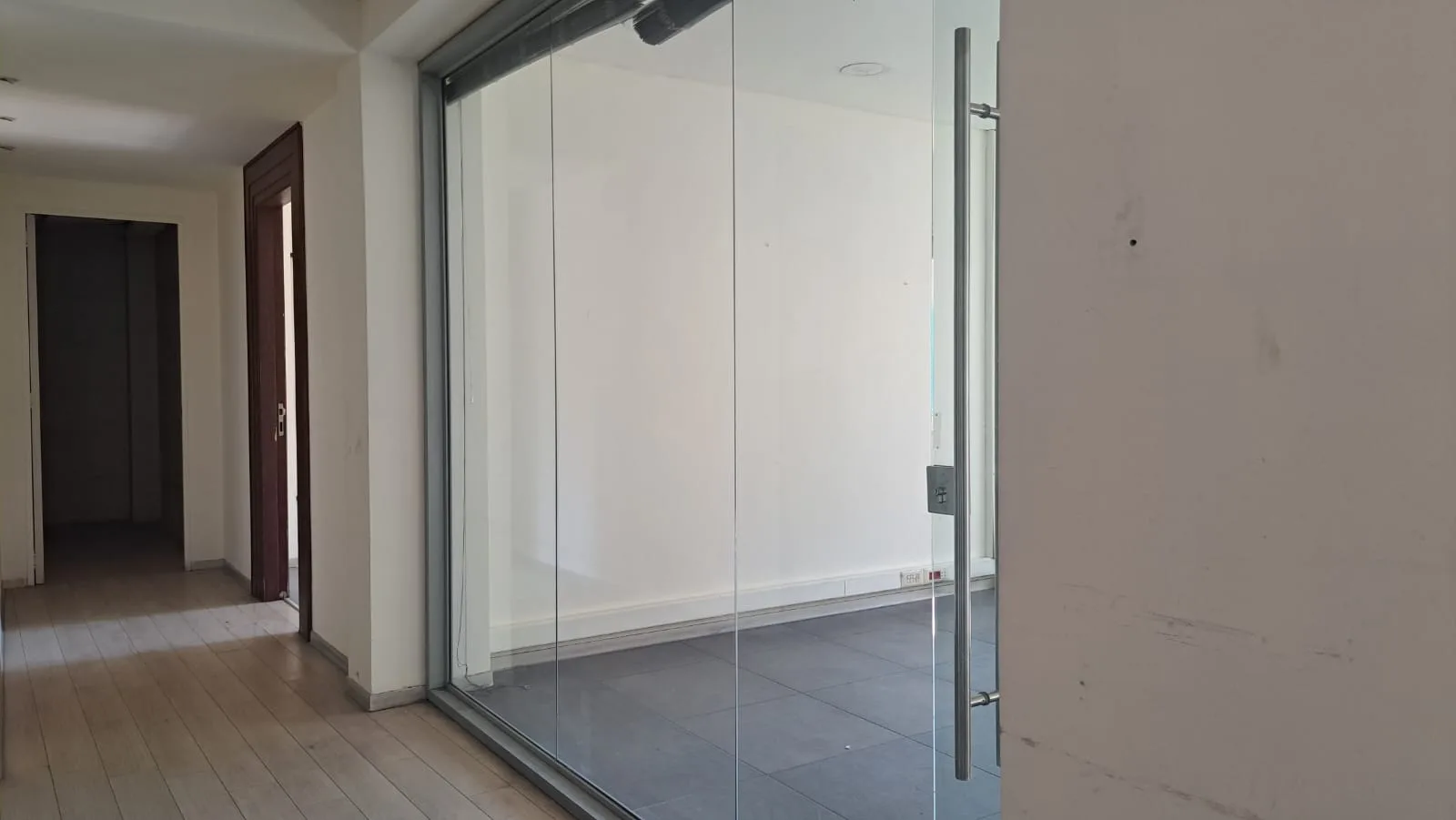 Shop for rent in Hamra, Beirut, Lebanon — الصورة 7