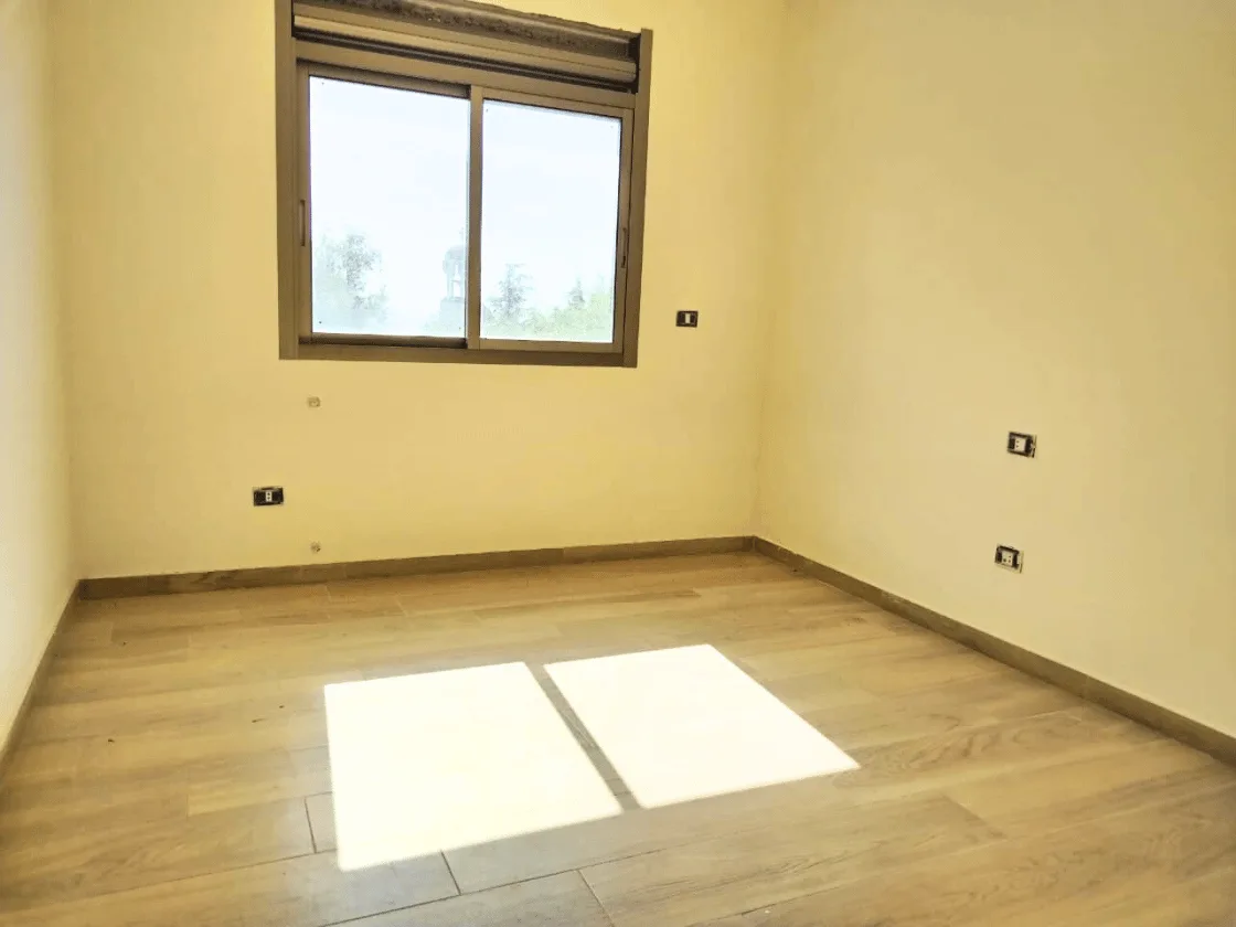 Apartment for Sale in Ballouneh, Lebanon — الصورة 5