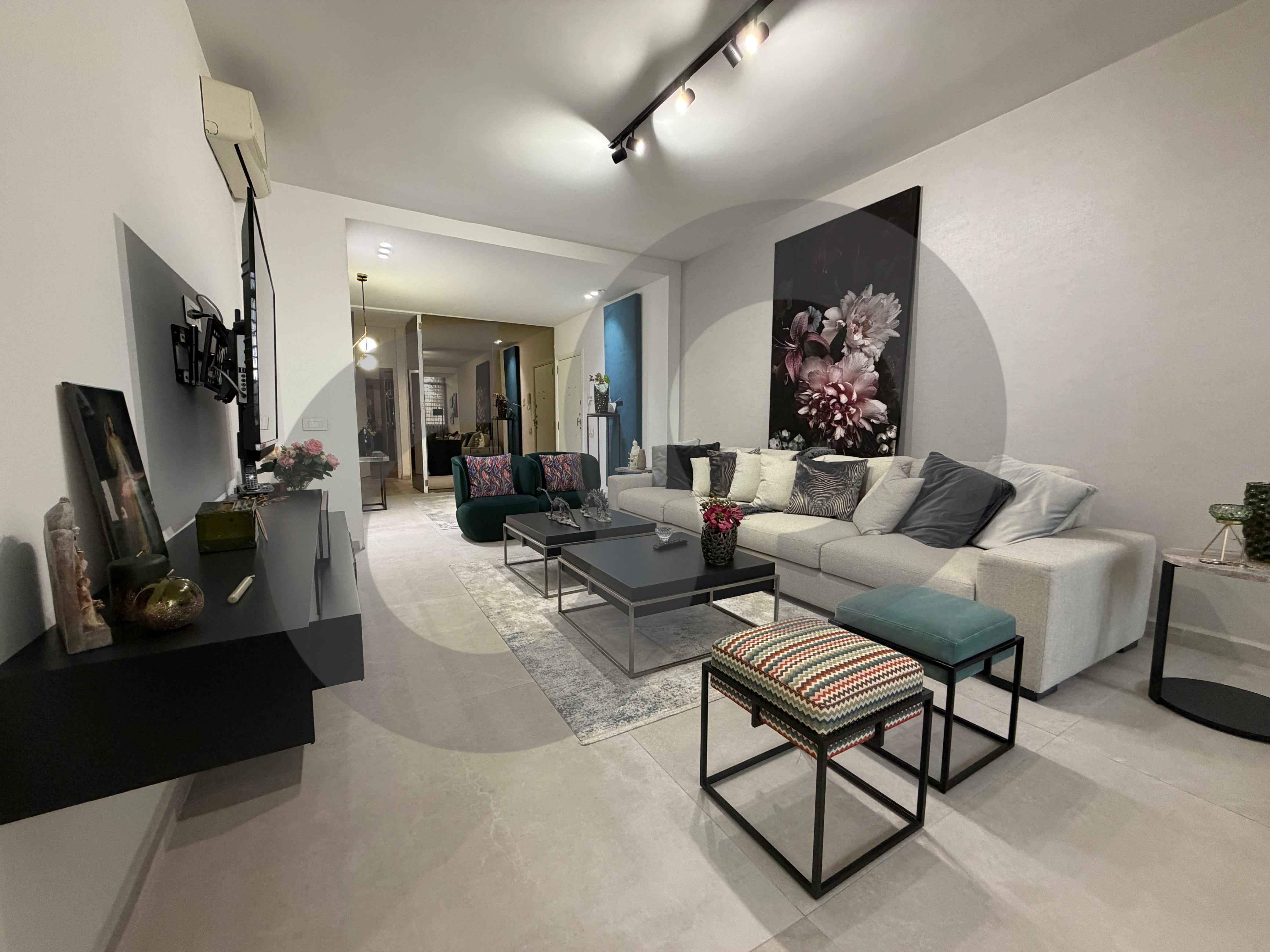 TERRACE 60 SQM/STORAGE ROOM/COVERED PARKING/Awkar — الصورة 3