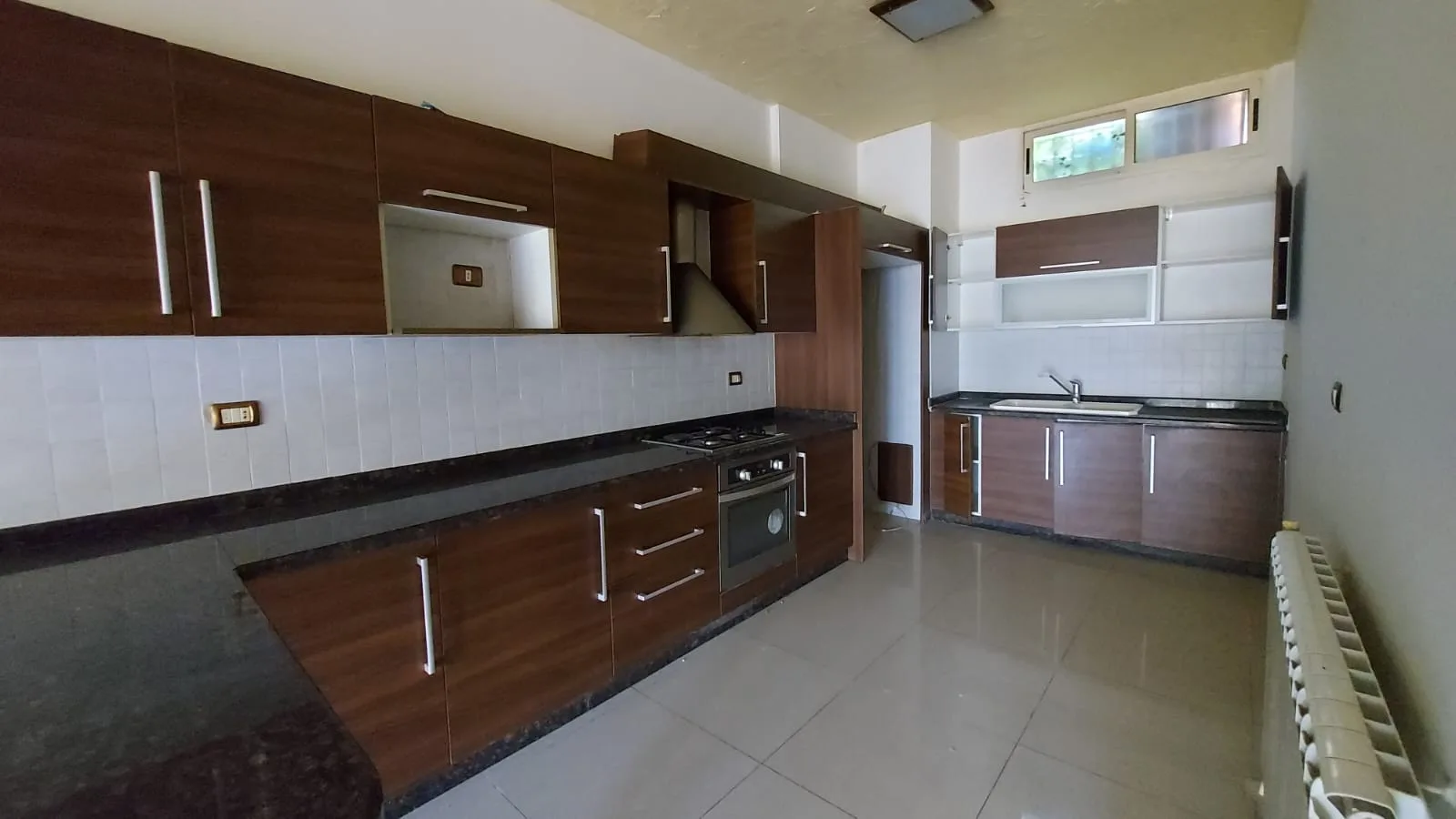 Triplex for Sale in Aamchit, Lebanon — الصورة 3