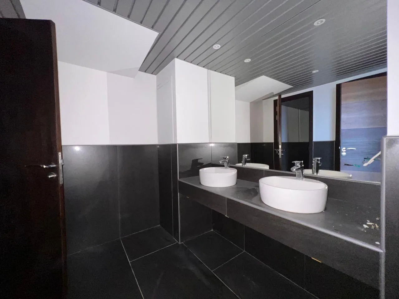 Office for rent in Gemmayzeh — الصورة 7