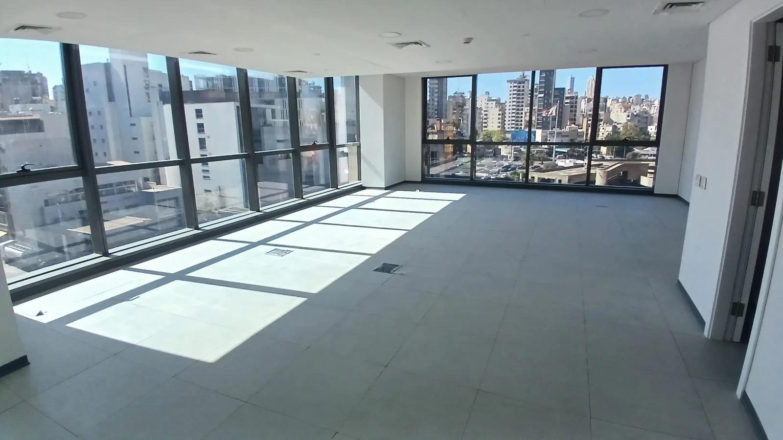 Office for rent in Dekwaneh — الصورة 2