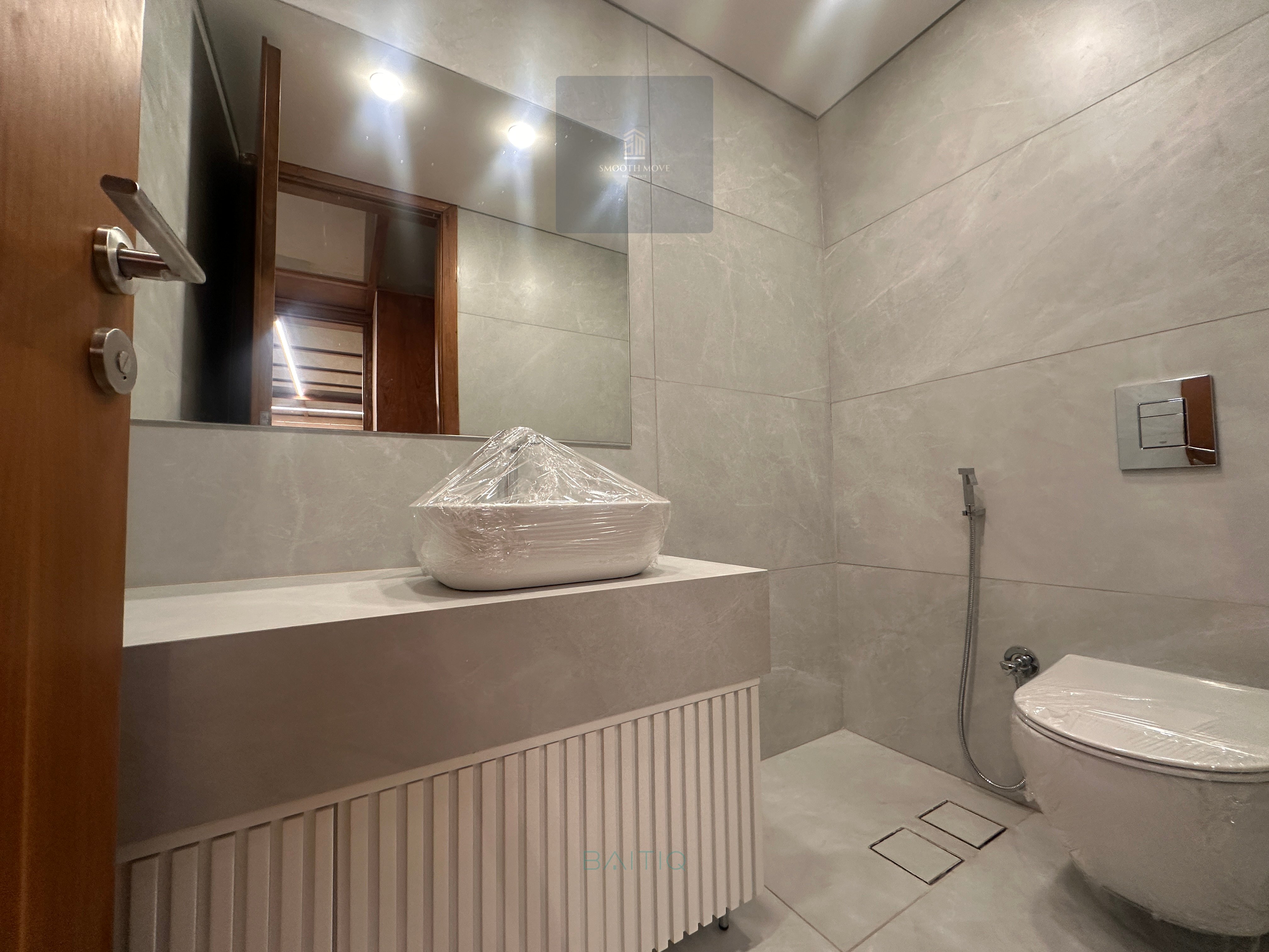 Huge Apartment With Private Garden for Sale in Jnah, Beirut — الصورة 5