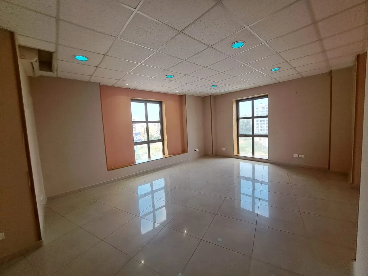 Office for rent in Dekwaneh — الصورة 2