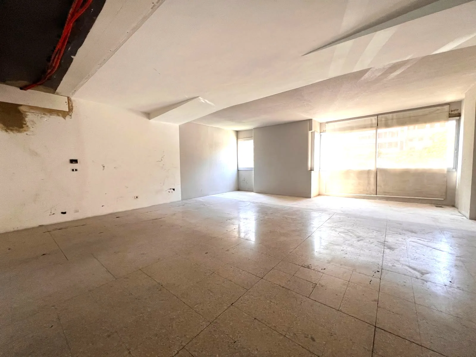 Office for Rent in Gemmayzeh — الصورة 3