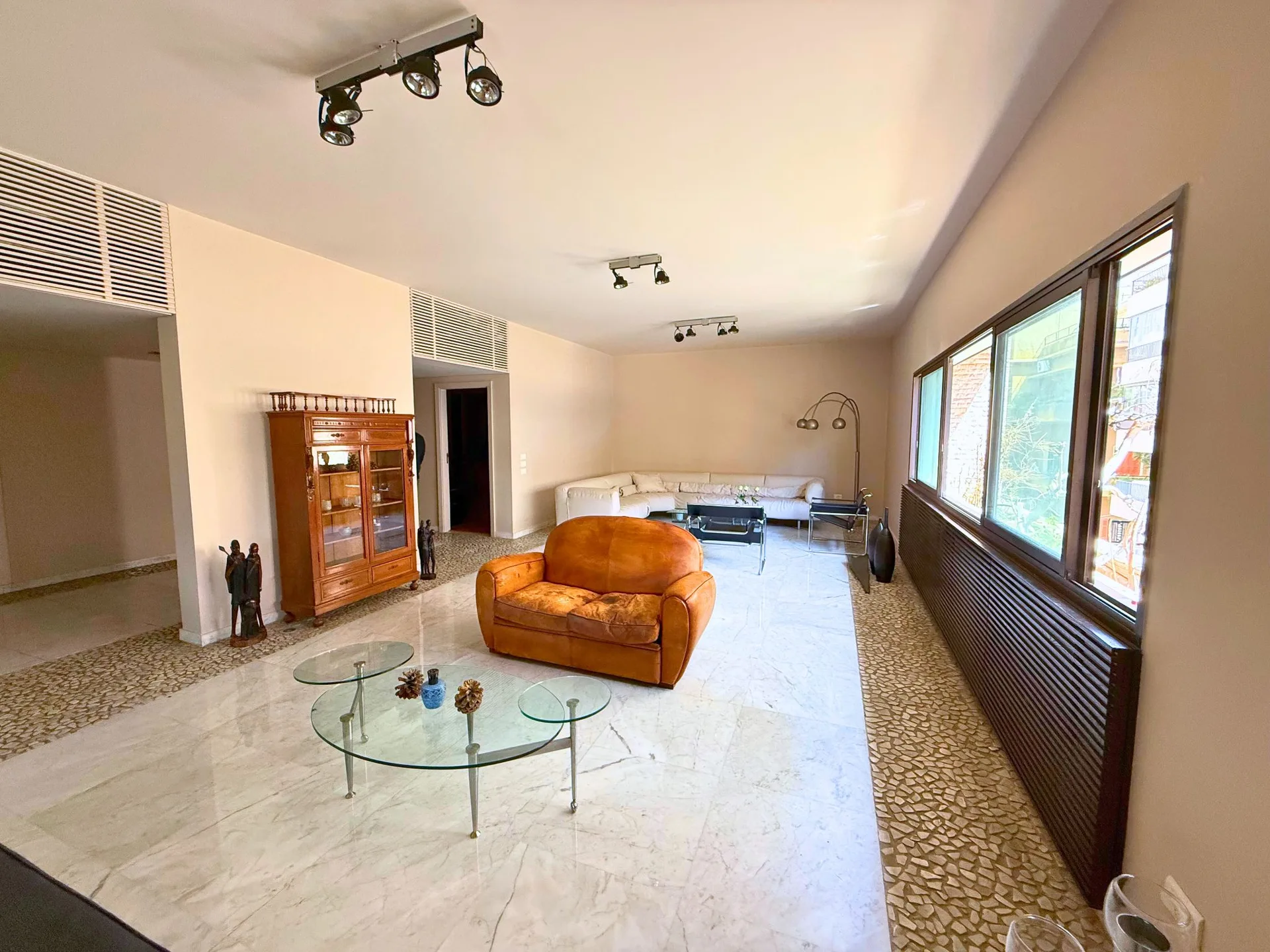 Apartment for Sale in Caree d'or, Achrafieh, Beirut, Lebanon — الصورة 3