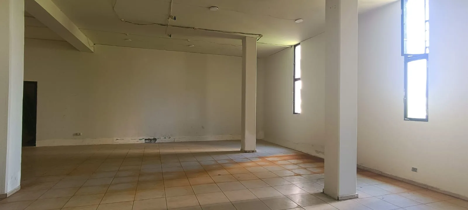 Showroom for Sale in Haret Sakher, Lebanon — الصورة 3