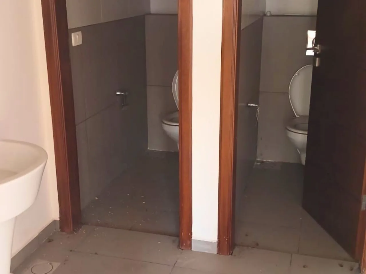 Office for rent in Dbayeh — الصورة 4